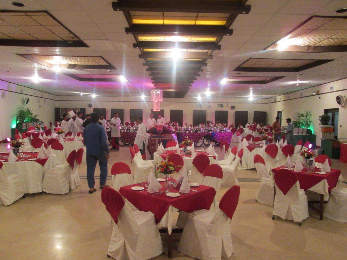 Sheza Inn Multan Exterior photo
